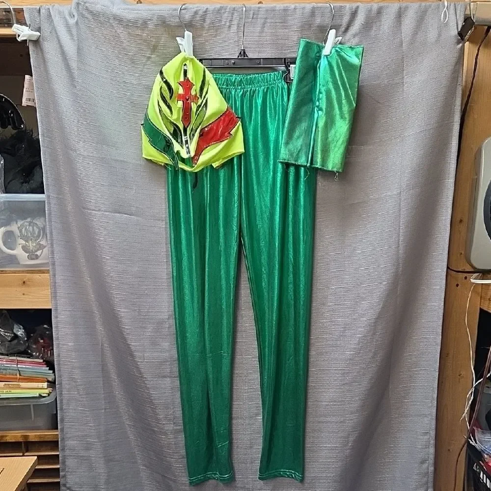 REY MYSTERIO Wrestler Mask, Pants And‎ Wrist Cuffs